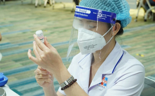 Hoa Kỳ đang xem xét tiếp tục viện trợ thêm vaccine phòng COVID-19 cho Việt Nam