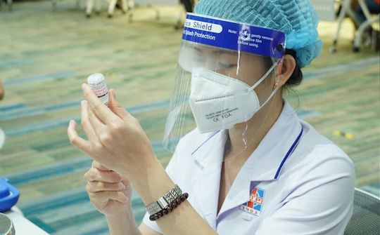 Hoa Kỳ đang xem xét tiếp tục viện trợ thêm vaccine phòng COVID-19 cho Việt Nam