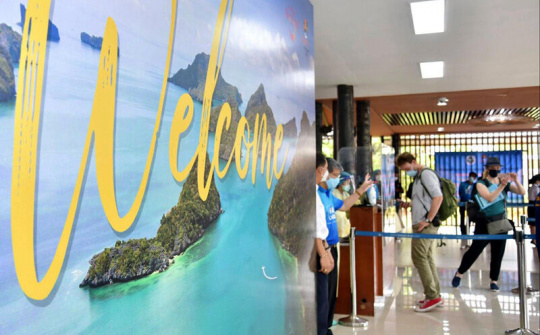 Chương trình “hộp cát Phuket” nới quy định cho du khách nước ngoài