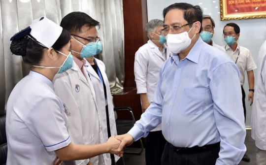 Cả nước đồng lòng, chung sức chống "giặc Covid-19"