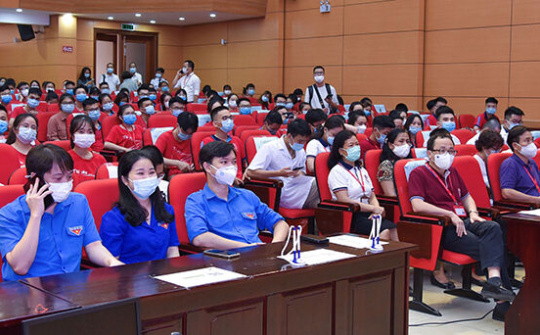 350 cán bộ, sinh viên Trường ĐH Y Hà Nội lên đường hỗ trợ Bình Dương chống dịch