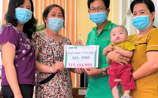 Lập sổ tiết kiệm hơn 300 triệu đồng giúp đỡ bé hở hàm ếch bị cha mẹ bỏ rơi