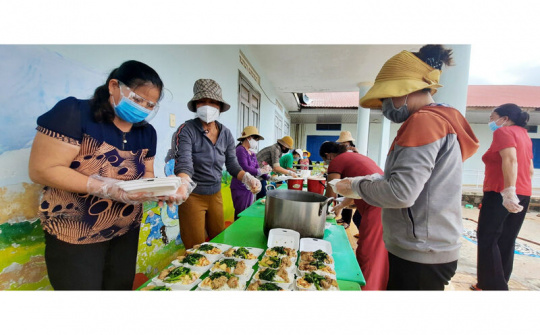 Nghĩa tình giữa mùa dịch vùng dân tộc thiểu số Đắk Lắk