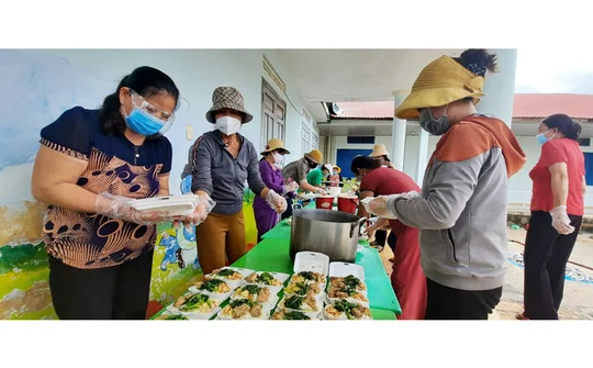 Nghĩa tình giữa mùa dịch vùng dân tộc thiểu số Đắk Lắk
