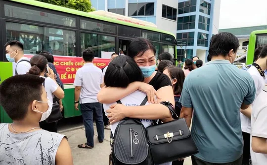 Thái Nguyên: 190 cán bộ y tế tiếp tục được chi viện cho tâm dịch Miền Nam