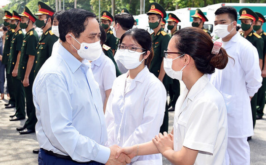 Những chiến sĩ thầm lặng trong “cuộc chiến COVID”