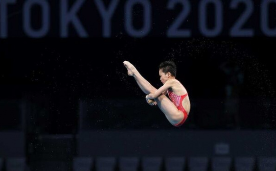 Cơn sốt dành cho nữ VĐV "nhí" khiến một ngôi làng bị phong tỏa