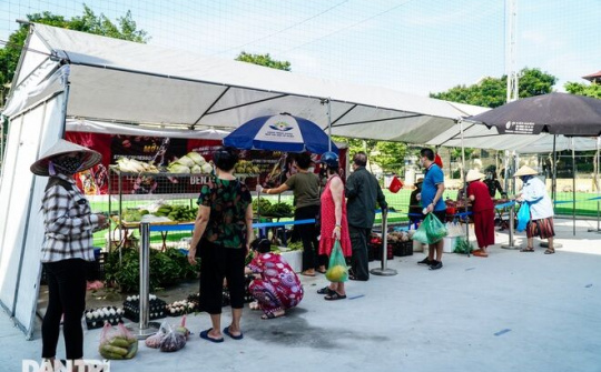 Hà Nội: Chợ lưu động vẫn bình ổn giá dù thị trường leo thang do dịch bệnh