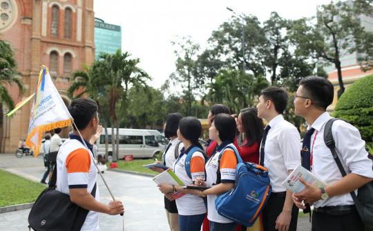 Khẩn trương để hướng dẫn viên du lịch sớm nhận được hỗ trợ