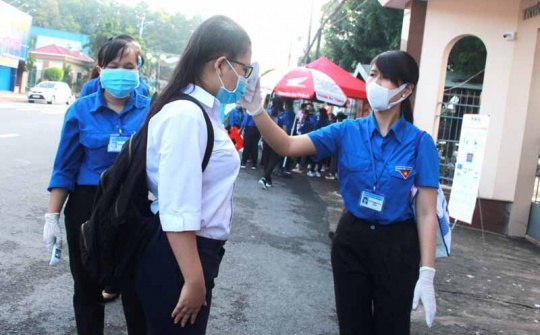 Những lá đơn tình nguyện tham gia chống dịch