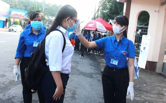 Những lá đơn tình nguyện tham gia chống dịch