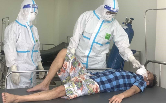 Những "chiến sĩ áo trắng" Quảng Ninh xung phong vào tâm dịch