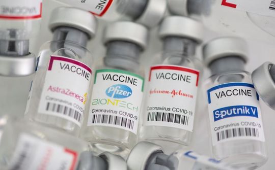 Tranh cãi về mũi thứ ba vaccine Covid-19: Giấc mơ hay ác mộng?