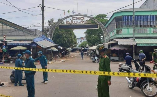 Nghệ An: Khẩn trương lấy mẫu xét nghiệm cho tất cả tiểu thương chợ đầu mối Vinh