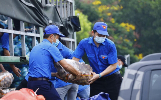 Tuổi trẻ Lào Cai hỗ trợ người dân Hà Nội chống dịch