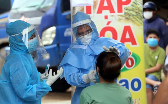 Triển khai ngay phương án điều động, chi viện nhân lực y tế cho các địa phương đang có nhiều ca lây nhiễm, bệnh nặng