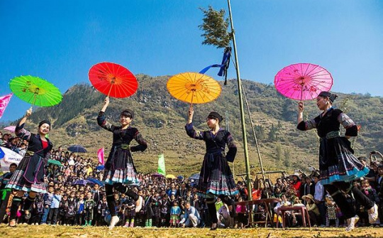 Lào Cai: Đẩy mạnh xoá đói giảm nghèo, phát triển y tế, giáo dục, VHXH nâng cao đời sống nhân dân