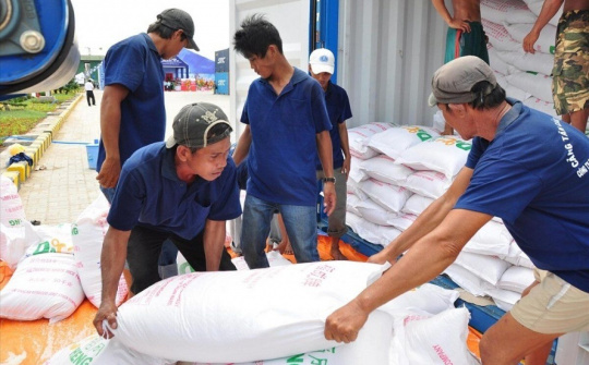 Hà Nội tiếp tục gửi tặng thành phố Hồ Chí Minh và tỉnh Bình Dương 6000 tấn gạo