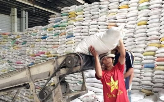 Xuất hơn 130.000 tấn gạo cho 24 tỉnh, thành phố hỗ trợ người dân gặp khó khăn do dịch
