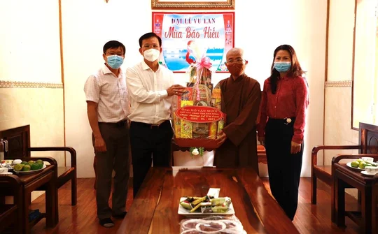 Chủ tịch UBND tỉnh Đắk Nông thăm, chúc mừng Lễ Vu Lan báo hiếu tại Chùa Pháp Hoa