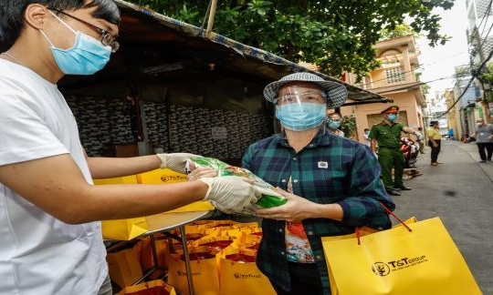 T&T Group tặng 100.000 suất quà trị giá 30 tỷ đồng cho người dân TP HCM khó khăn vì COVID-19