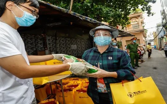 T&T Group tặng 100.000 suất quà trị giá 30 tỷ đồng cho người dân TP HCM khó khăn vì COVID-19