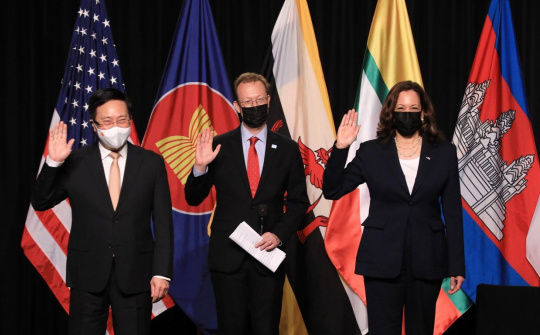 Thế giới nói gì về chuyến thăm Việt Nam của Phó Tổng thống Mỹ?