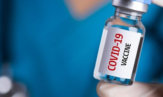 Chậm tiêm vaccine ngừa COVID-19, kinh tế thế giới 'bốc hơi' hơn 2.300 tỷ USD