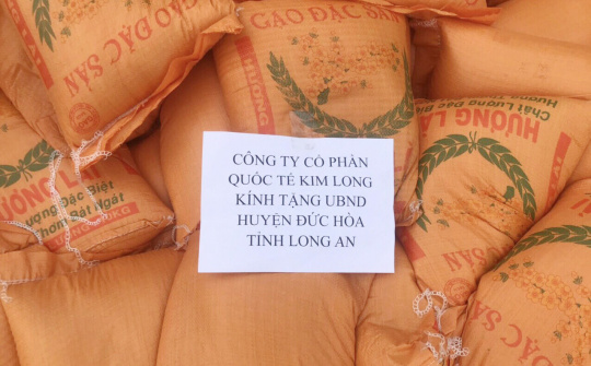 Kim Long đồng hành cùng huyện Đức Hòa 30 tấn gạo để chống dịch