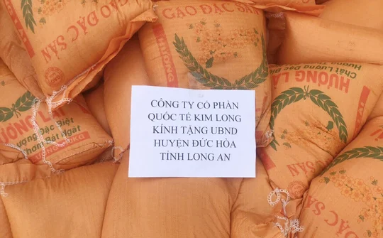 Kim Long đồng hành cùng huyện Đức Hòa 30 tấn gạo để chống dịch
