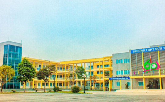 Bộ GD-ĐT kiến nghị tiêm vaccine, miễn giảm học phí cho học sinh