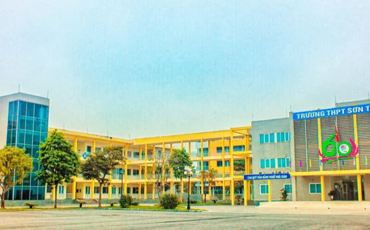 Bộ GD-ĐT kiến nghị tiêm vaccine, miễn giảm học phí cho học sinh