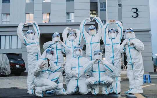 Những nghệ sĩ trẻ tình nguyện ở tuyến đầu chống dịch