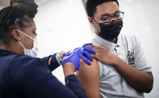 Mỹ đạt mục tiêu tiêm chủng 70% dân số, vẫn chạy đua ngăn "quái vật" Delta