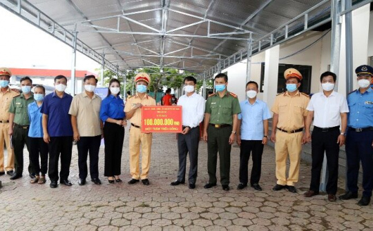 Lào Cai: Bí thư Tỉnh ủy thăm và tặng quà các lực lượng phòng dịch Covid-19 tại km 237 cao tốc Nội Bài - Lào Cai