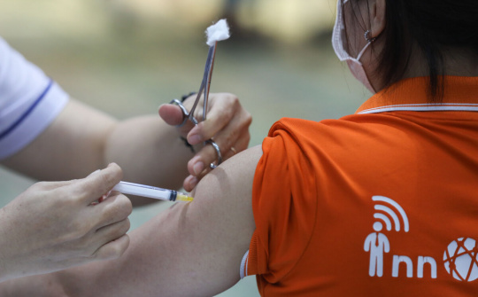 TPHCM bắt đầu tiêm vaccine COVID-19 đợt 6