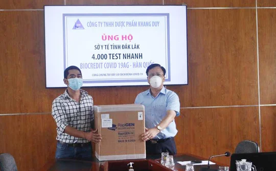 Đắk Lắk: Sở Y tế tiếp nhận 4.000 bộ kit tets Covid-19 Ag và 150 bình Oxy từ các mạnh thường quân
