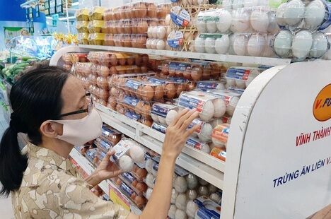 "Người nghèo mới xài nhiều trứng, tôi không đồng ý tăng giá"