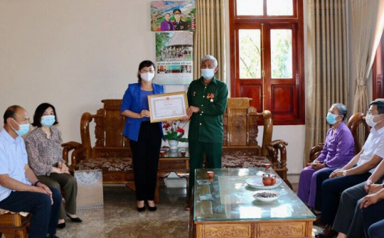 Lào Cai: Phó Chủ tịch UBND tỉnh thăm hỏi, tặng quà nạn nhân chất độc da cam tại thị xã Sa Pa