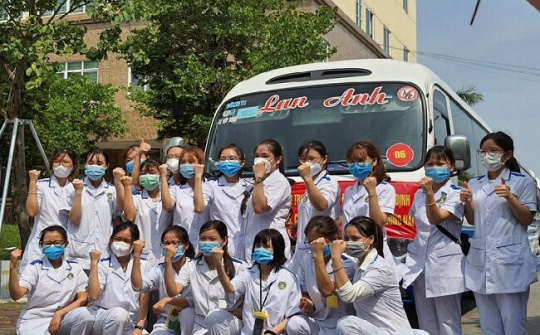 Hơn 200 giảng viên, sinh viên Trường ĐH Điều dưỡng Nam Định vào Đồng Nai chống dịch