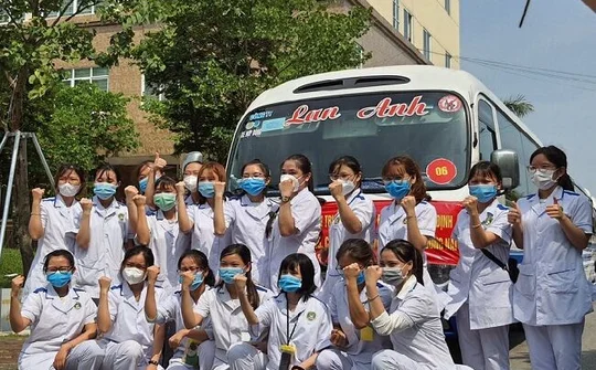 Hơn 200 giảng viên, sinh viên Trường ĐH Điều dưỡng Nam Định vào Đồng Nai chống dịch