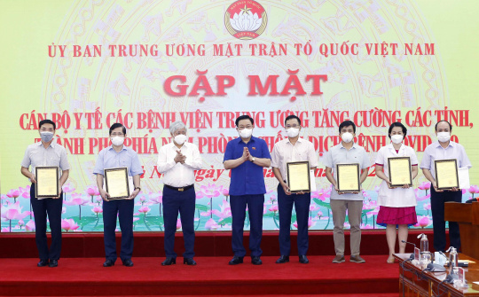 Chủ tịch Quốc hội Vương Đình Huệ: Các y, bác sĩ đã đặt lợi ích quốc gia lên trên hết