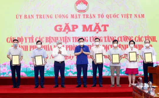 Chủ tịch Quốc hội Vương Đình Huệ: Các y, bác sĩ đã đặt lợi ích quốc gia lên trên hết