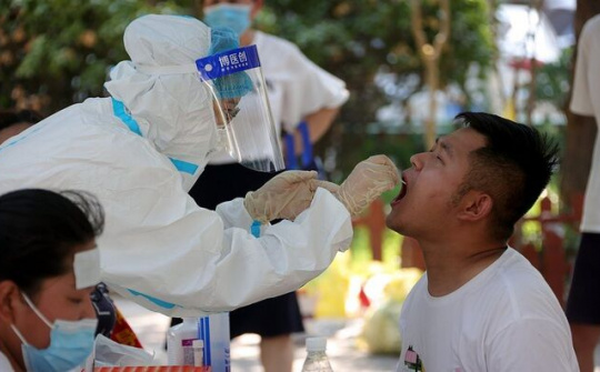 Một thành phố ở Trung Quốc trừng phạt hàng loạt quan chức vì để bùng dịch