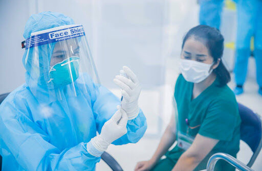Thủ tướng yêu cầu Bộ Y tế đàm phán mua vaccine do 4 hiệp hội đề xuất