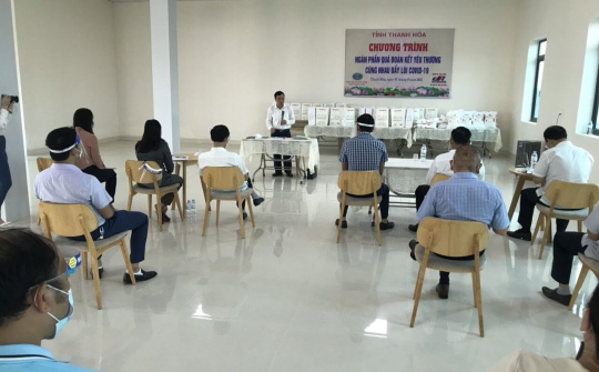 Tỉnh ủy Thanh Hóa trao 1000 phần quà cho các gia đình khó khăn huyện Nông Cống