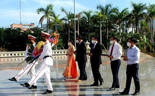 Bình Định: Dâng hương AHLS Quy Nhơn nhân dịp kỷ niệm Quốc khánh 2/9