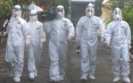 Báo chí xả thân chống “giặc” Covid-19