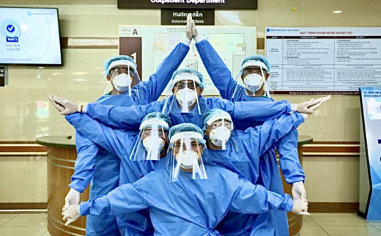 "Làm theo mệnh lệnh trái tim", nỗ lực quyết tâm "hết dịch mới về"