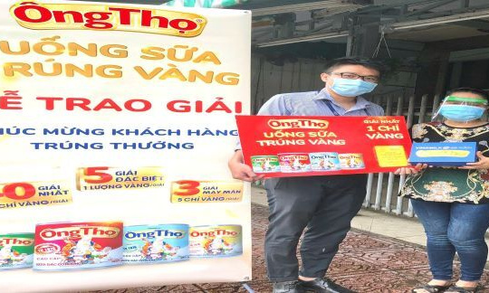 Người tiêu dùng bất ngờ khi “rinh” vàng từ chương trình “Uống sữa Ông Thọ, trúng vàng”